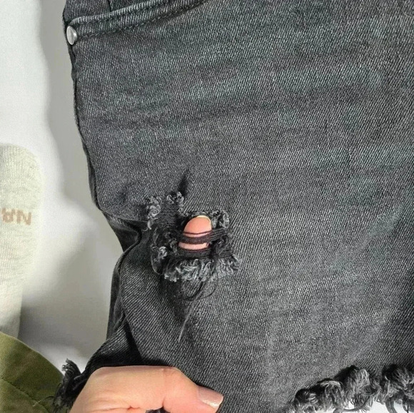 Abound black distressed cutoff denim shorts size 30 - Picture 4 of 8